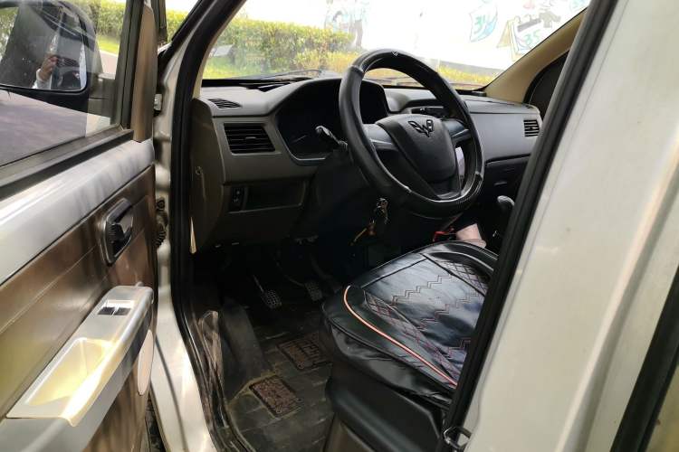 Used Wuling Rongguang S 2021 1.2L Standard Model Window-Sealed Car with Air Conditioning 2 Seats LSI Driver Seat