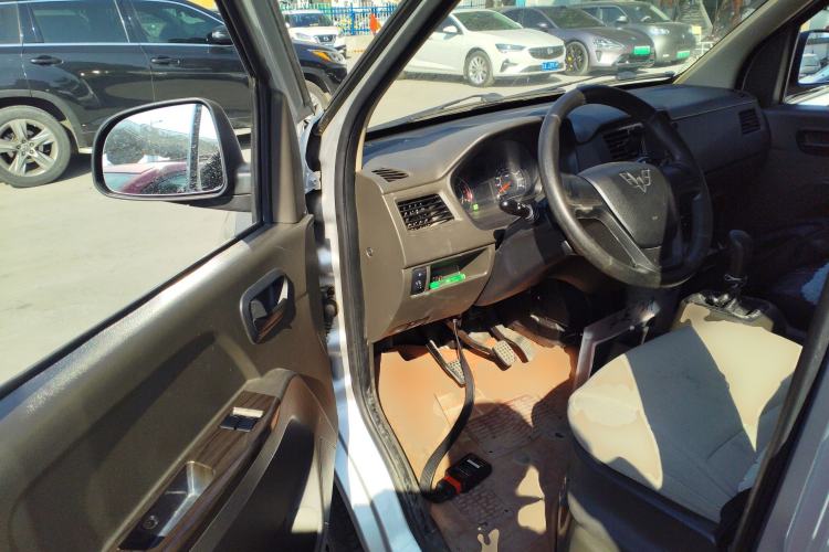 Used Wuling Rongguang S 2021 1.2L Standard Version with Power Steering 5-Seater LSI Driver Seat
