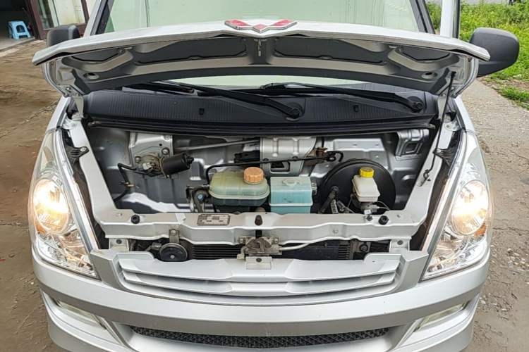 Used Wuling Rongguang S 2021 1.2L Base Model Window-Sealed 2-Seat LSI Car Engine Bay
