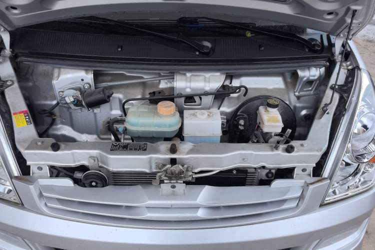 Used Wuling Rongguang S 2021 1.2L Base Model Window-Sealed 2-Seat LSI Car Engine Bay