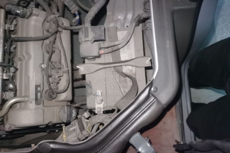 Used Wuling Rongguang S 2021 1.2L Standard Version with Power Steering 5-Seater LSI Engine Bay Left