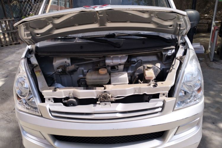 Used Wuling Rongguang S 2021 1.2L Base Model Window-Sealed 5-Seat LSI Car Engine Bay