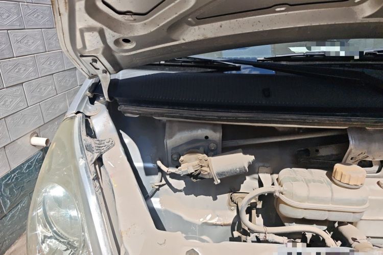 Used Wuling Rongguang S 2021 1.2L Standard Model with Power Steering 7-Seater LSI Engine Bay Right
