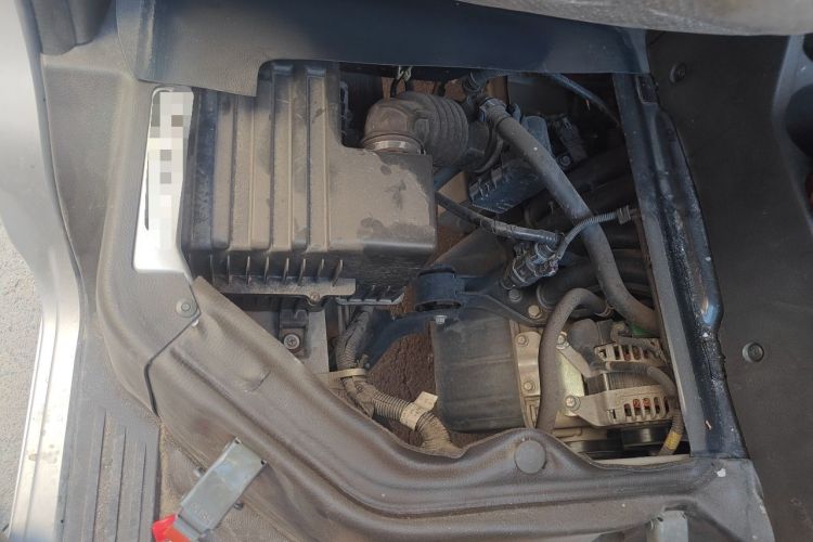 Used Wuling Rongguang S 2021 1.2L Base Model Window-Sealed 2-Seat LSI Car Engine Bay Right
