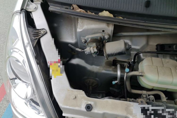 Used Wuling Rongguang S 2021 1.2L Standard Model Window-Sealed Car with Air Conditioning 2 Seats LSI Engine Bay Right
