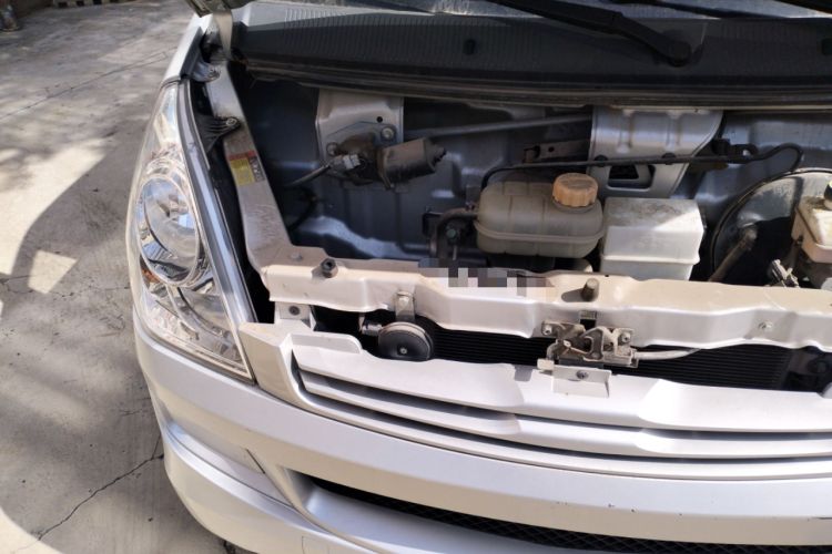 Used Wuling Rongguang S 2021 1.2L Base Model Window-Sealed 5-Seat LSI Car Engine Bay Right