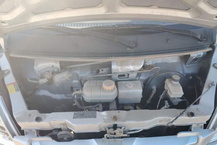 Used Wuling Rongguang S 2021 1.2L Base Model Window-Sealed 2-Seat LSI Car Engine Bay