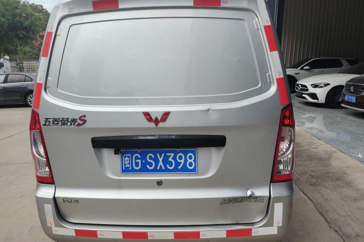 Used Wuling Rongguang S 2021 1.2L Base Model Window-Sealed 2-Seat LSI Car Exterior 4