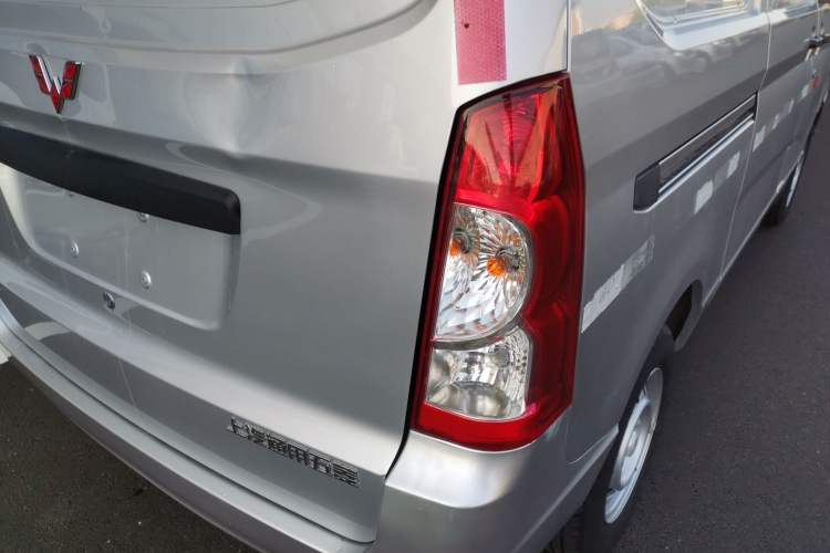 Used Wuling Rongguang S 2021 1.2L Base Model Window-Sealed 2-Seat LSI Car Exterior 6