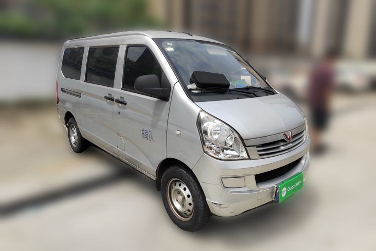 Used Wuling Rongguang S 2021 1.2L Base Model 7-Seater LSI Front Right 45 Deg