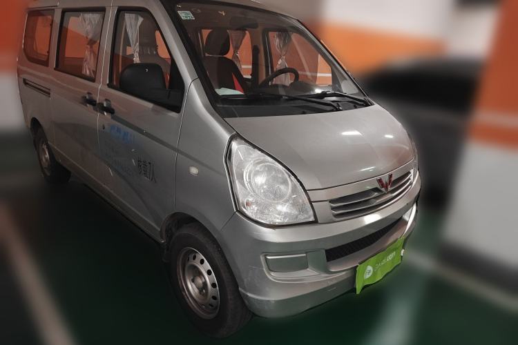 Used Wuling Rongguang S 2021 1.2L Base Model 7-Seater LSI Front Right 45 Deg