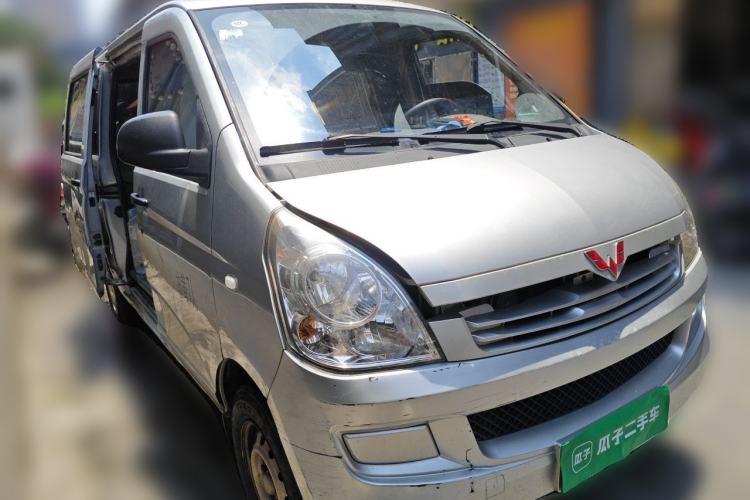Used Wuling Rongguang S 2021 1.2L Base Model 7-Seater LSI Front Right 45 Deg