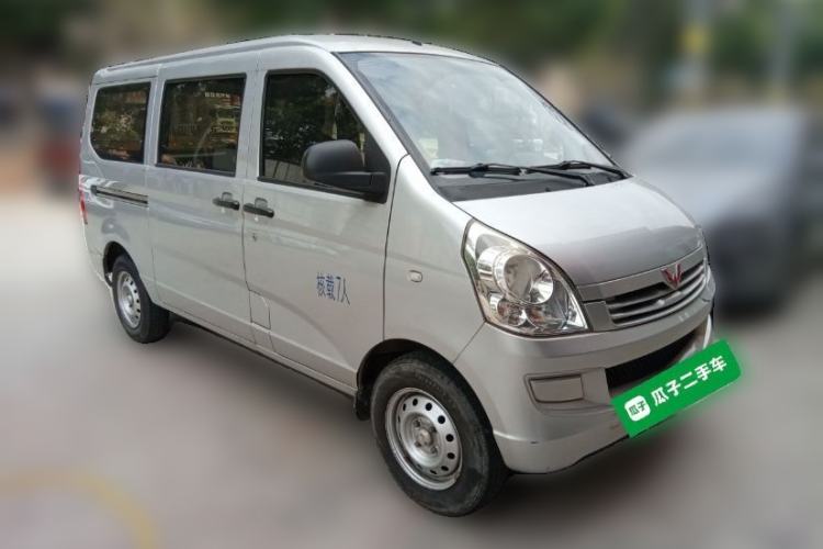 Used Wuling Rongguang S 2021 1.2L Base Model 7-Seater LSI Front Right 45 Deg
