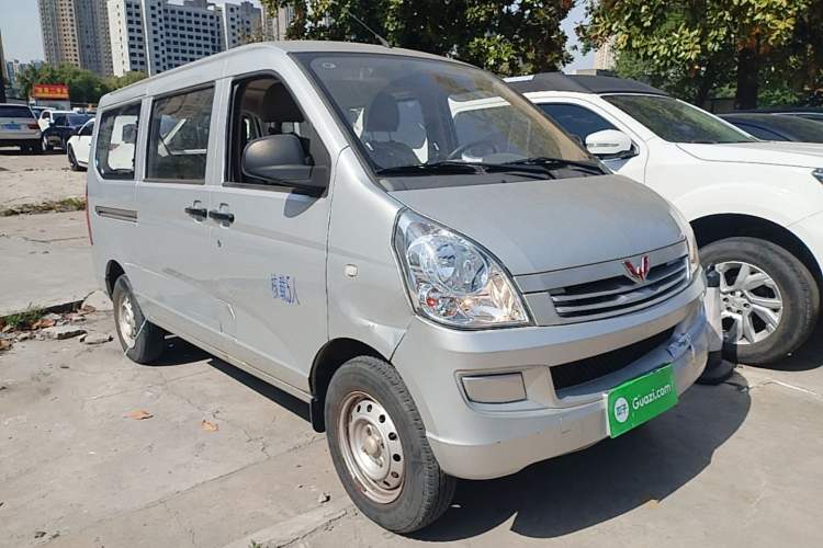 Used Wuling Rongguang S 2021 1.2L Base Model 5-Seater LSI Front Right 45 Deg