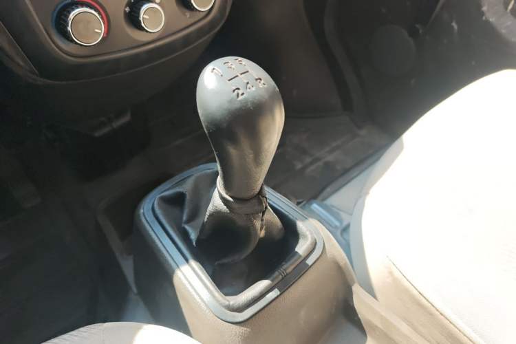 Used Wuling Rongguang S 2021 1.2L Standard Model with Power Steering 7-Seater LSI Gear Lever