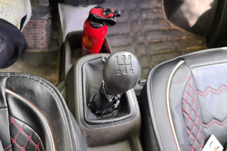 Used Wuling Rongguang S 2021 1.2L Standard Model Window-Sealed Car with Air Conditioning 2 Seats LSI Gear Lever