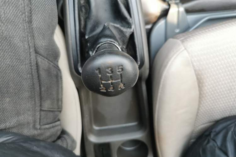 Used Wuling Rongguang S 2021 1.2L Base Model Window-Sealed 2-Seat LSI Car Gear Lever
