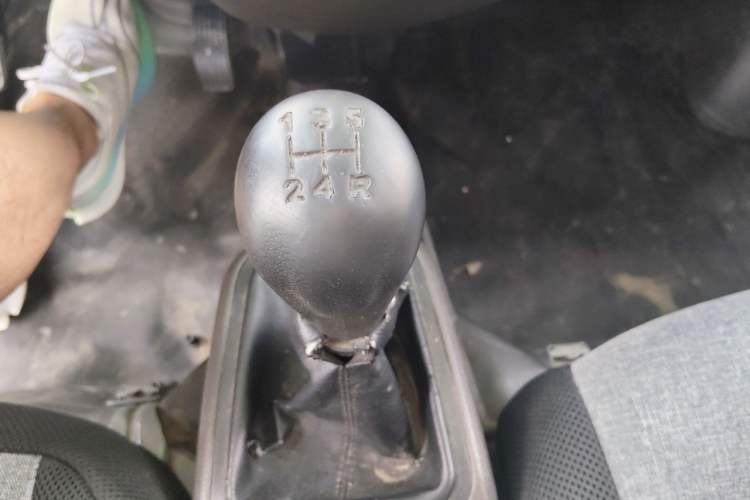Used Wuling Rongguang S 2021 1.2L Base Model Window-Sealed 2-Seat LSI Car Gear Lever