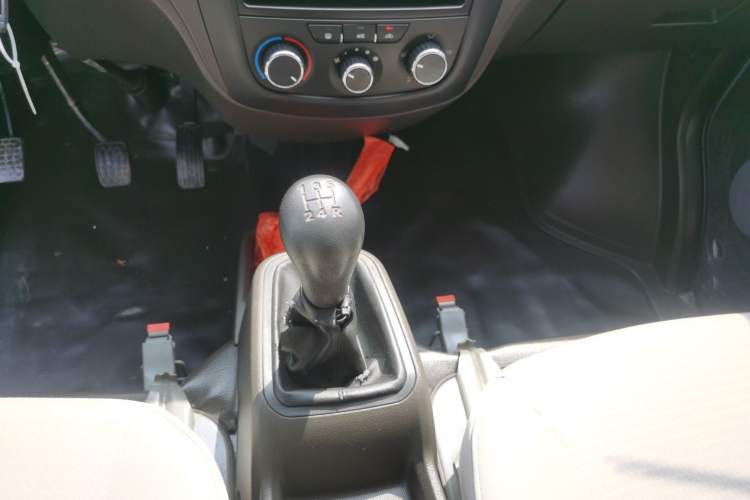 Used Wuling Rongguang S 2021 1.2L Base Model Window-Sealed 5-Seat LSI Car Gear Lever