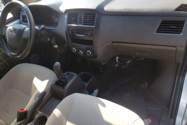 Used Wuling Rongguang S 2021 1.2L Base Model Window-Sealed 2-Seat LSI Car Interior 2