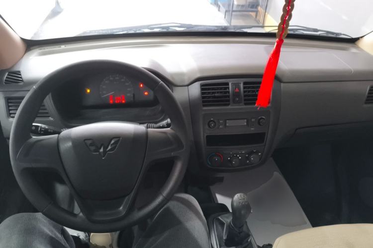 Used Wuling Rongguang S 2021 1.2L Standard Model Enclosed-Window Vehicle Power-Assist Version 2 Seats LSI Interior 2