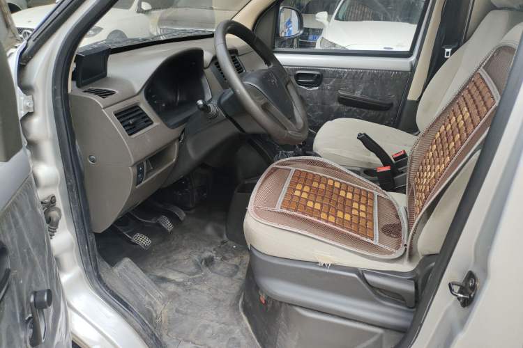 Used Wuling Rongguang S 2021 1.2L Base Model Window-Sealed 2-Seat LSI Car Interior 2
