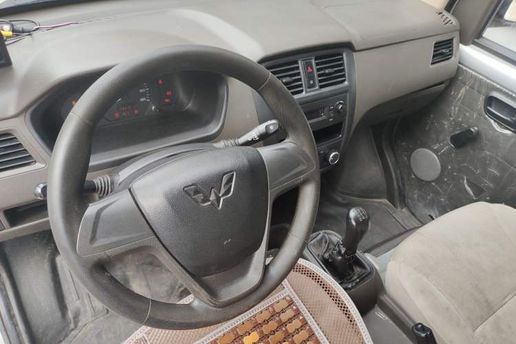 Used Wuling Rongguang S 2021 1.2L Base Model Window-Sealed 2-Seat LSI Car Interior 3