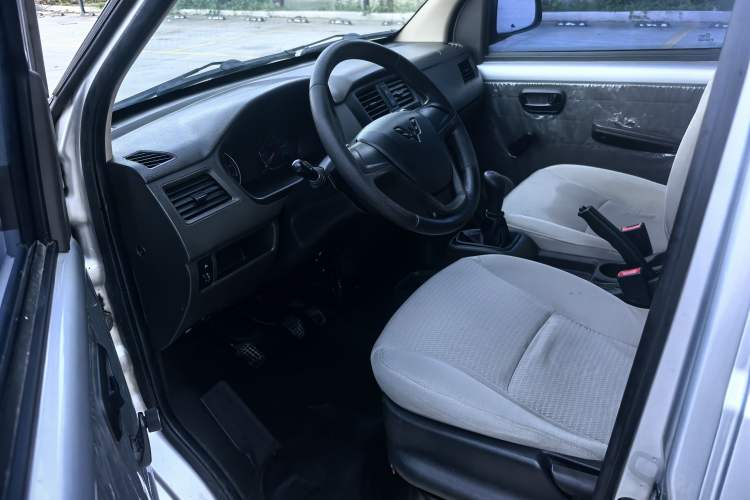 Used Wuling Rongguang S 2021 1.2L Base Model 5-Seater LSI Interior 4