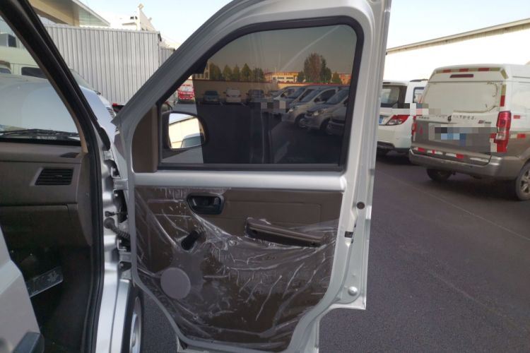 Used Wuling Rongguang S 2021 1.2L Base Model Window-Sealed 2-Seat LSI Car Interior 5