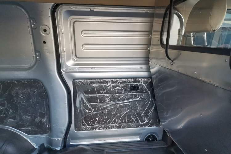 Used Wuling Rongguang S 2021 1.2L Base Model Window-Sealed 2-Seat LSI Car Interior 8