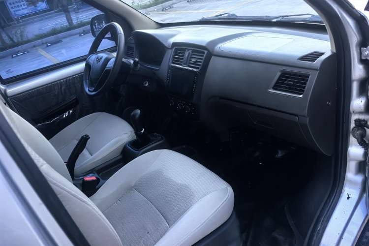 Used Wuling Rongguang S 2021 1.2L Base Model 5-Seater LSI Interior 8