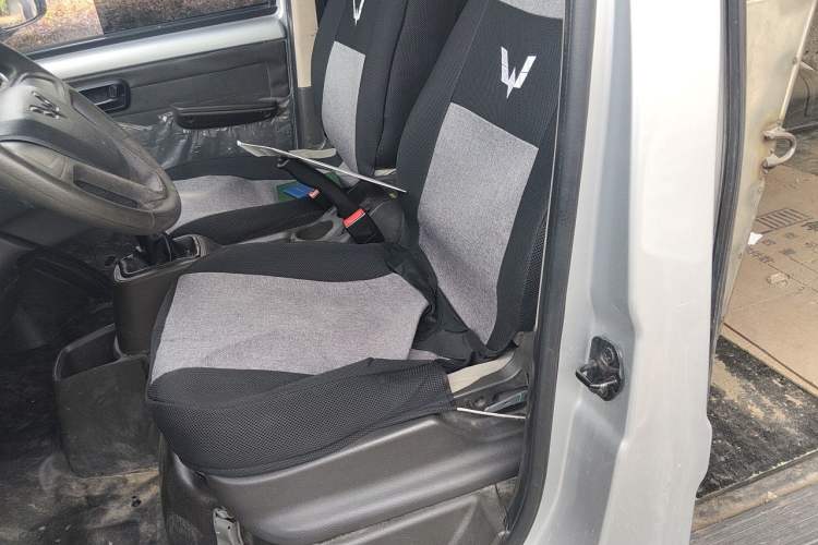 Used Wuling Rongguang S 2021 1.2L Base Model Window-Sealed 2-Seat LSI Car Left Front Seat
