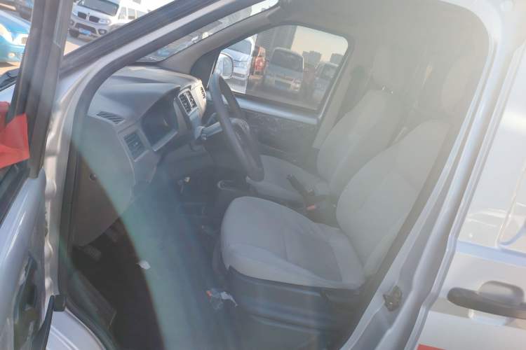 Used Wuling Rongguang S 2021 1.2L Base Model Window-Sealed 2-Seat LSI Car Left Front Seat