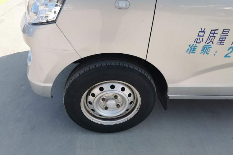 Used Wuling Rongguang S 2021 1.2L Base Model Window-Sealed 2-Seat LSI Car Left Front Wheel Hub