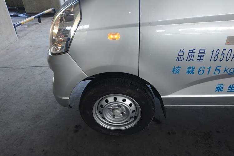 Used Wuling Rongguang S 2021 1.2L Base Model Window-Sealed 2-Seat LSI Car Left Front Wheel Hub
