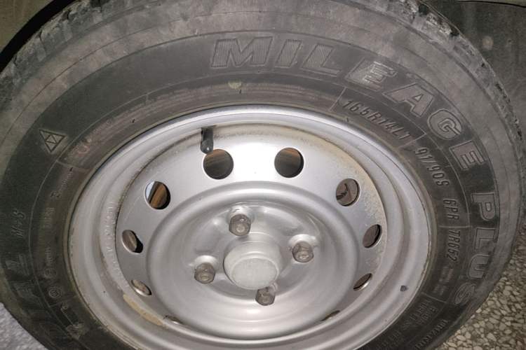 Used Wuling Rongguang S 2021 1.2L Base Model Window-Sealed 2-Seat LSI Car Left Front Wheel Hub
