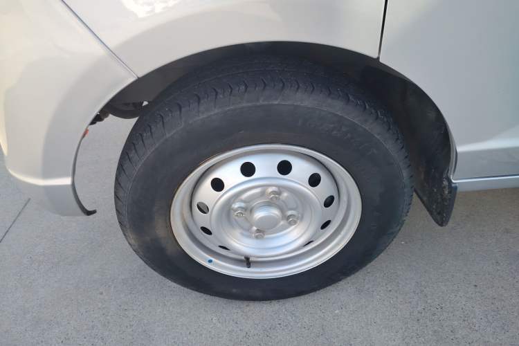 Used Wuling Rongguang S 2021 1.2L Base Model Window-Sealed 2-Seat LSI Car Left Front Wheel Hub