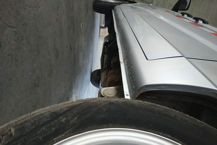 Used Wuling Rongguang S 2021 1.2L Base Model Window-Sealed 2-Seat LSI Car Left Side Sill