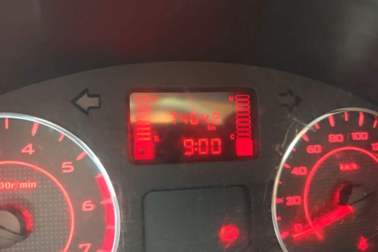 Used Wuling Rongguang S 2021 1.2L Standard Model with Power Steering 7-Seater LSI Odometer Close Up