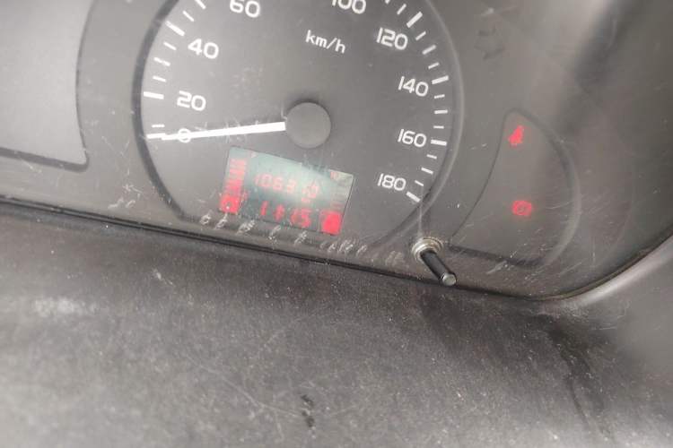 Used Wuling Rongguang S 2021 1.2L Base Model 7-Seater LSI Odometer Close Up