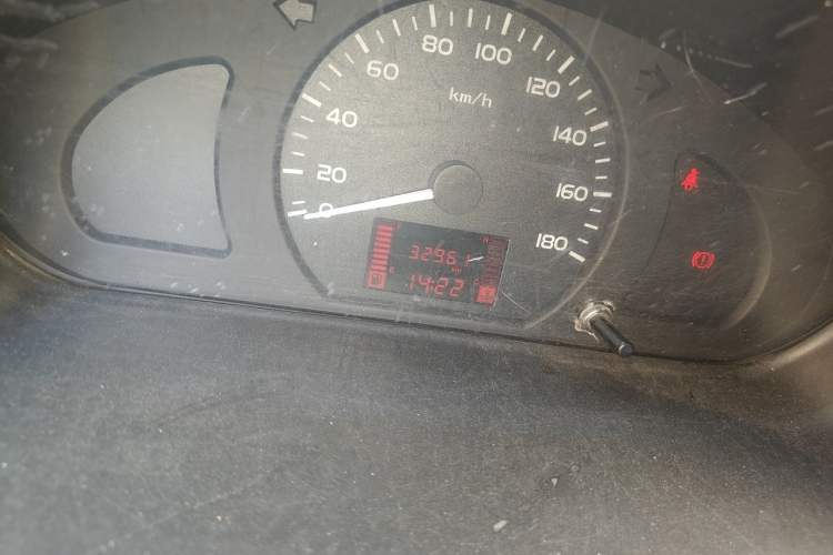 Used Wuling Rongguang S 2021 1.2L Base Model Window-Sealed 2-Seat LSI Car Odometer Close Up