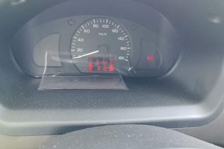Used Wuling Rongguang S 2021 1.2L Standard Model Window-Sealed Car with Air Conditioning 2 Seats LSI Odometer Close Up