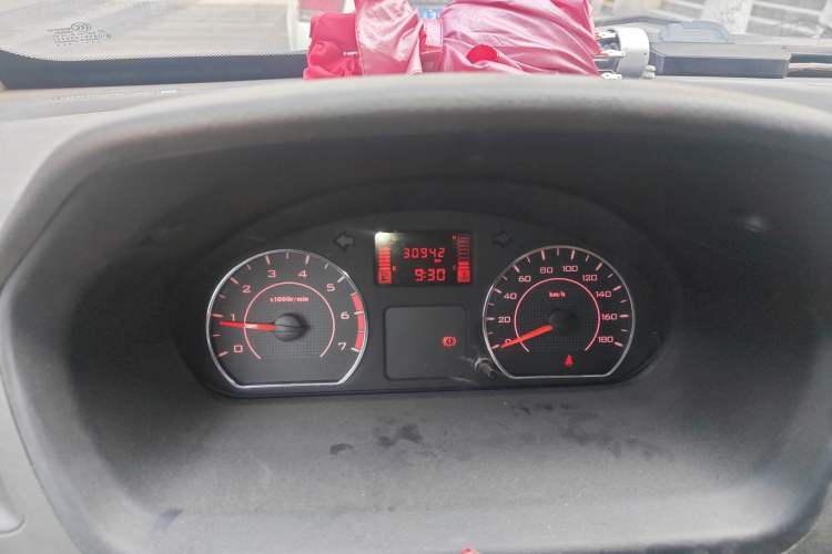 Used Wuling Rongguang S 2021 1.2L Base Model 7-Seater LSI Odometer Close Up