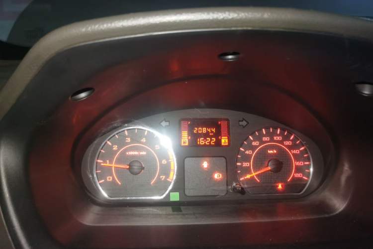 Used Wuling Rongguang S 2021 1.2L Standard Version with Power Steering 5-Seater LSI Odometer Close Up
