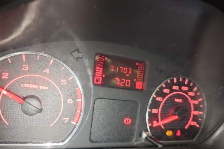 Used Wuling Rongguang S 2021 1.2L Base Model 7-Seater LSI Odometer Close Up