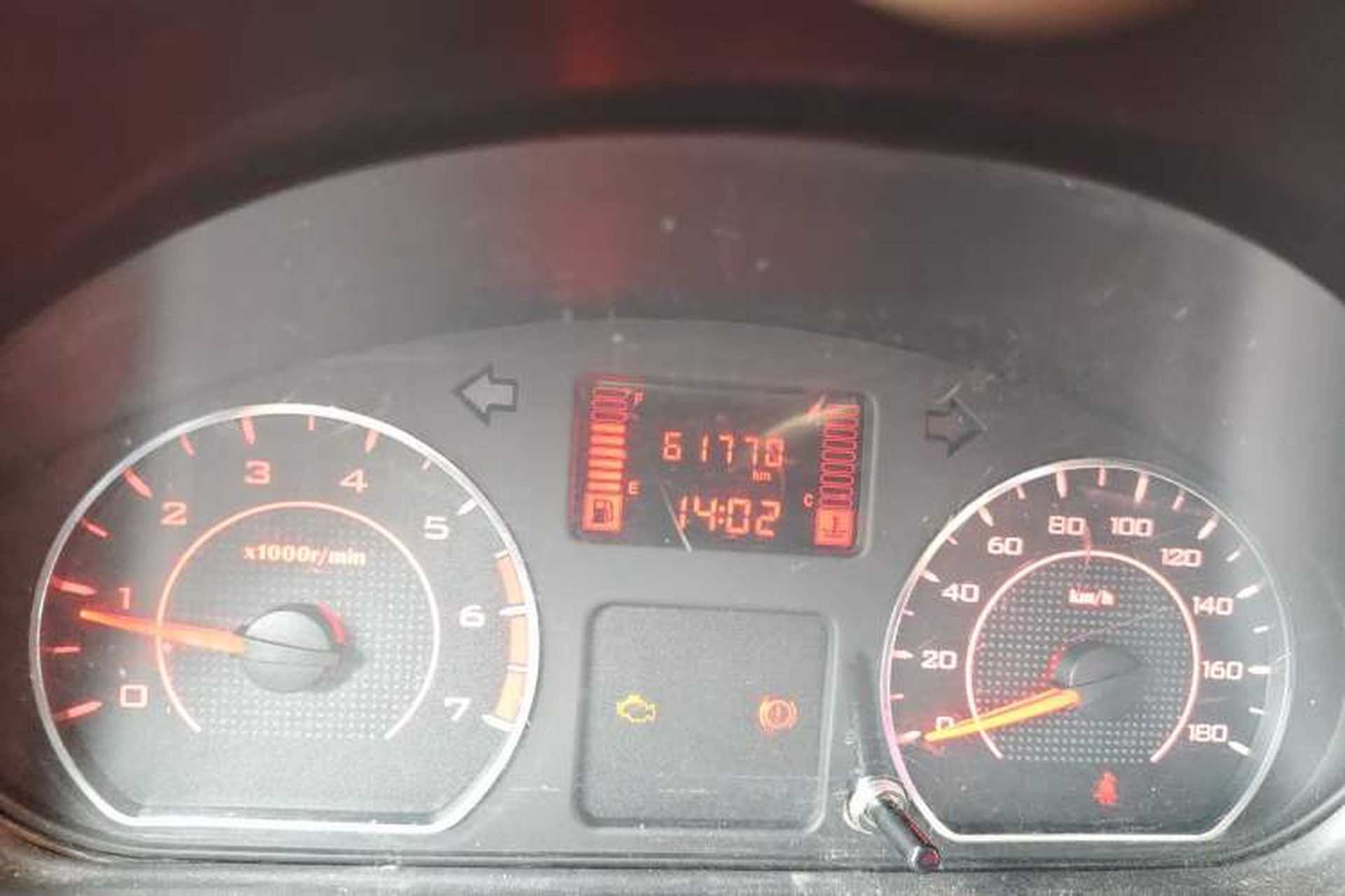Used Wuling Rongguang S 2021 1.2L Standard Edition Air-Conditioned 5-Seater LSI Odometer Close Up