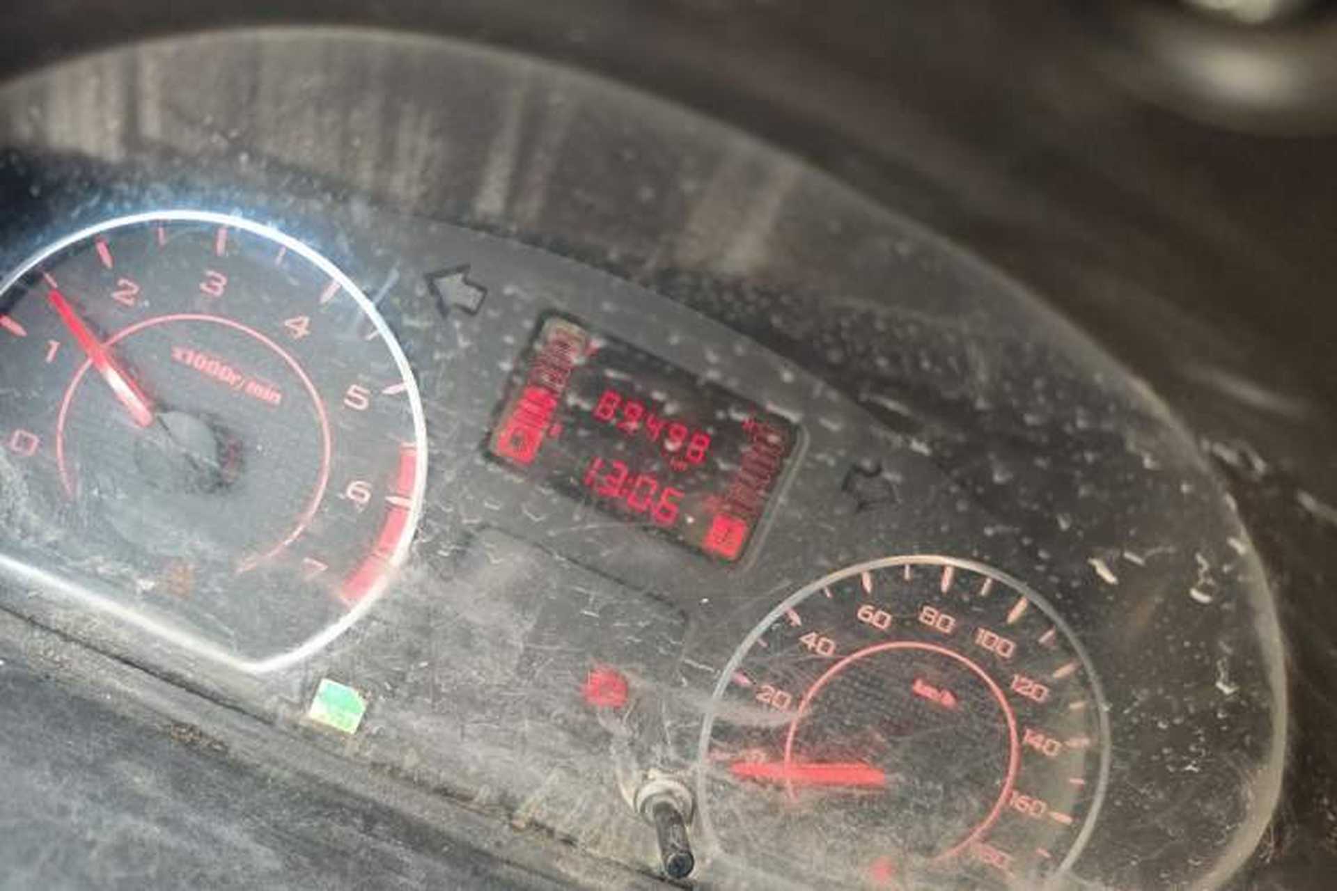 Used Wuling Rongguang S 2021 1.2L Base Model 7-Seater LSI Odometer Close Up