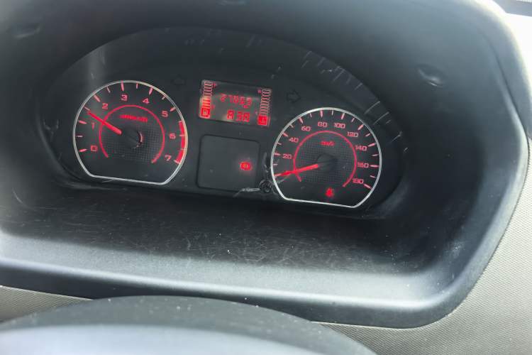 Used Wuling Rongguang S 2021 1.2L Base Model 5-Seater LSI Odometer Close Up