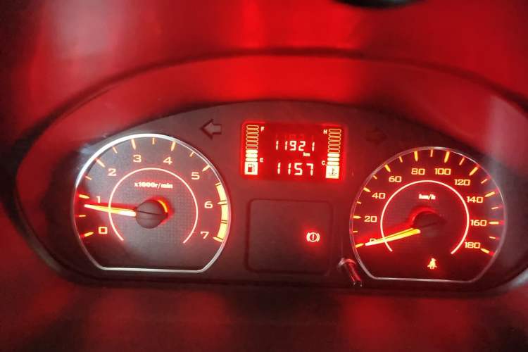 Used Wuling Rongguang S 2021 1.2L Base Model 7-Seater LSI Odometer Close Up