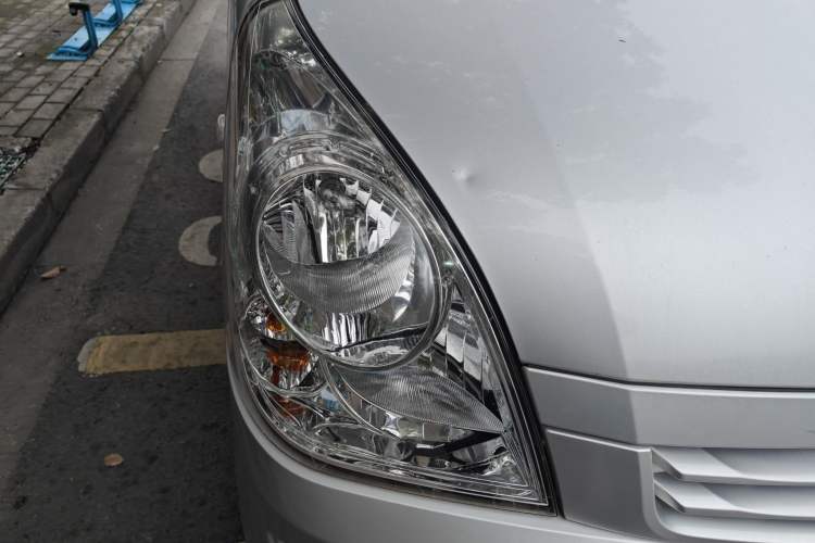 Used Wuling Rongguang S 2021 1.2L Standard Edition Air-Conditioned 7-Seater LSI Right Front Headlight